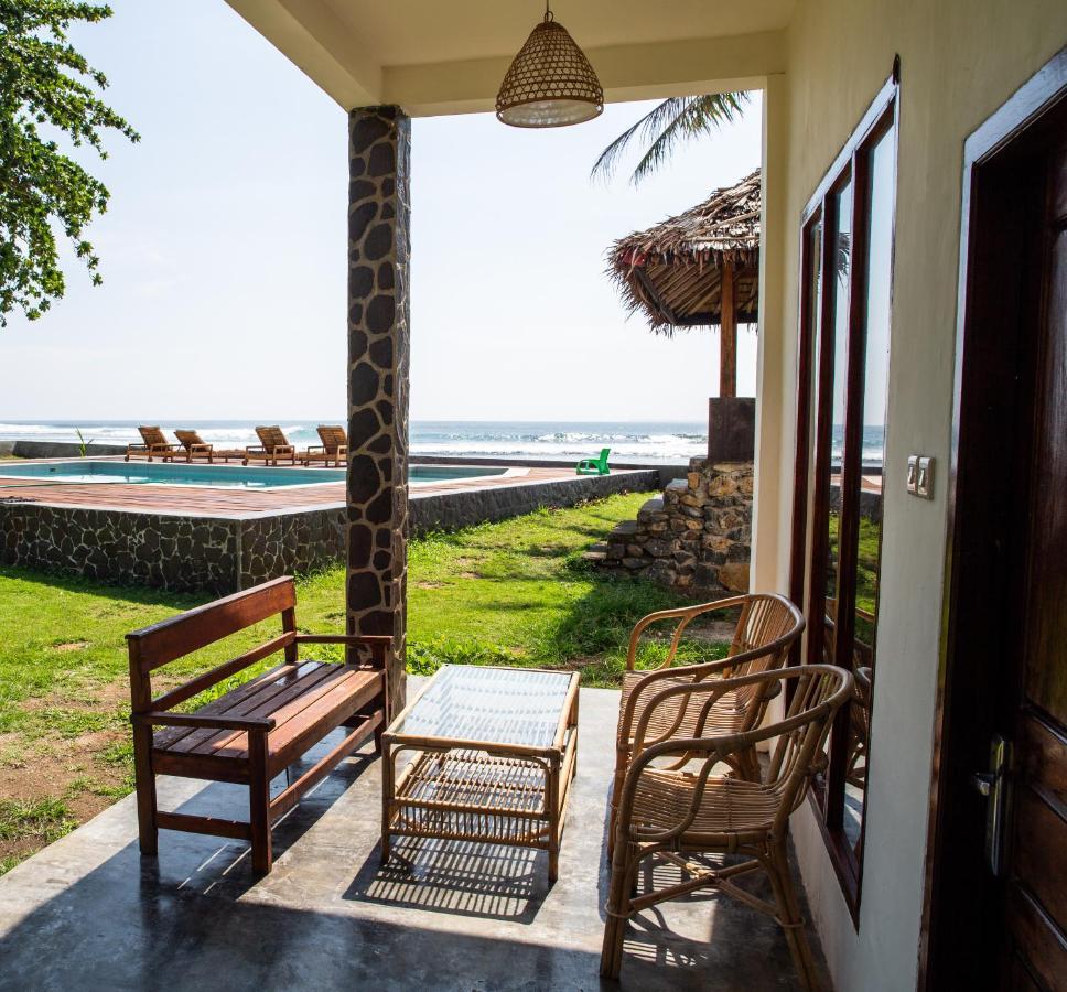 The Ujung Bocur Bungalows Krui Bagian luar foto