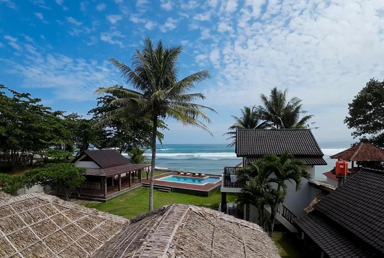 The Ujung Bocur Bungalows Krui Bagian luar foto