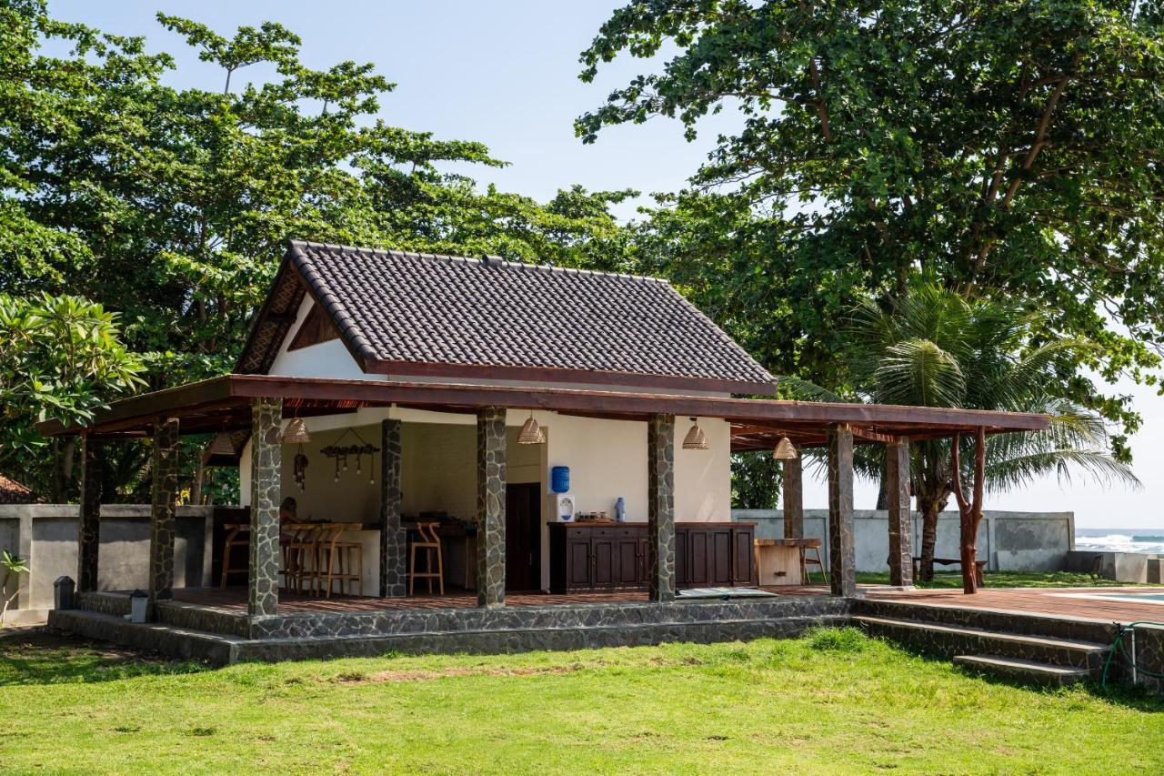 The Ujung Bocur Bungalows Krui Bagian luar foto